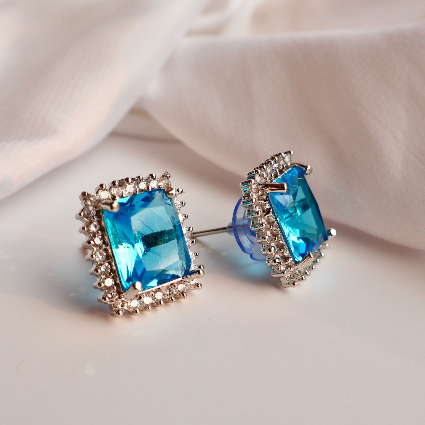 Carryallco Sovereign Blue Diamond Stud