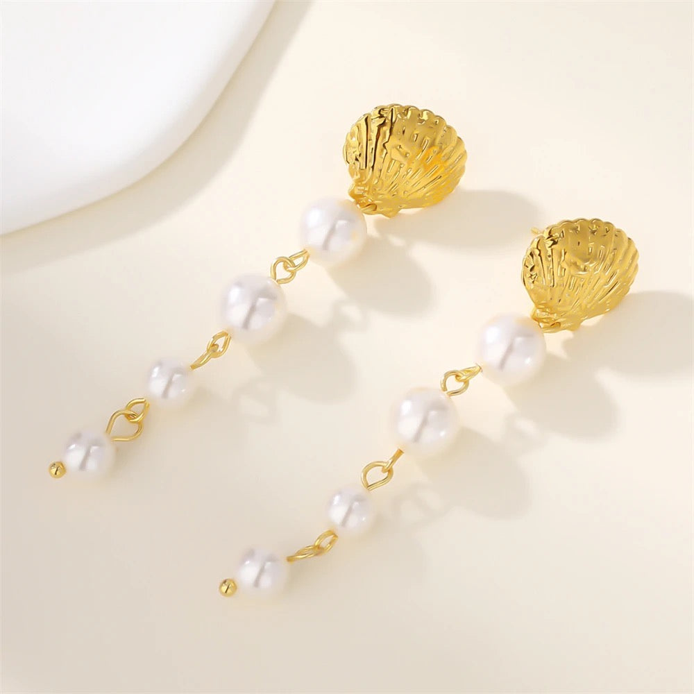 Carryallco Ethereal Shell Pearl Earrings