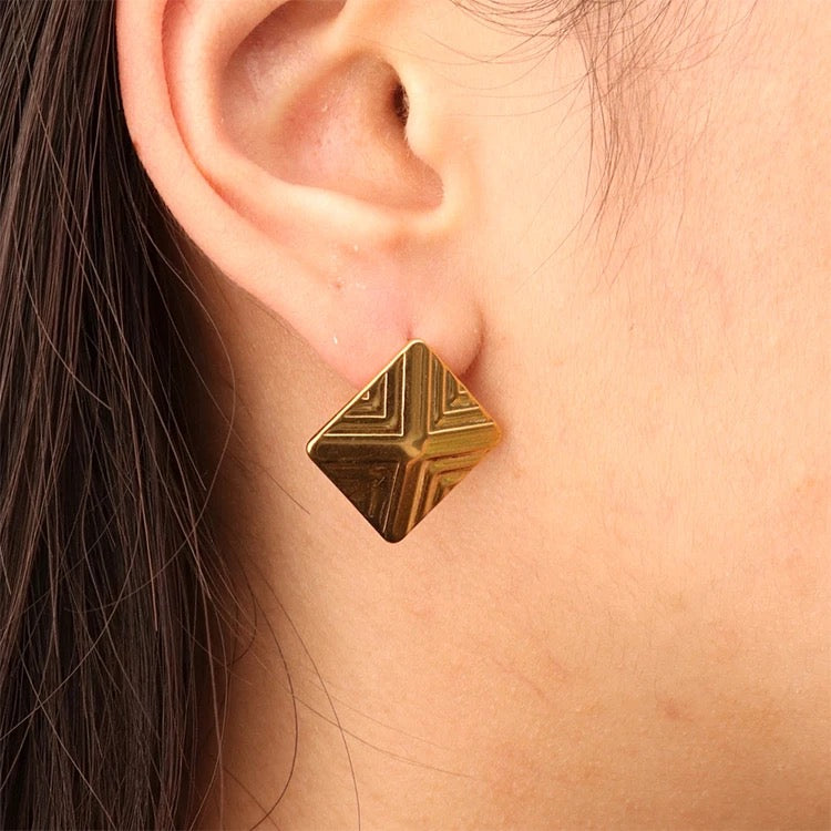 Carryallco Timeless Square Glow Earrings