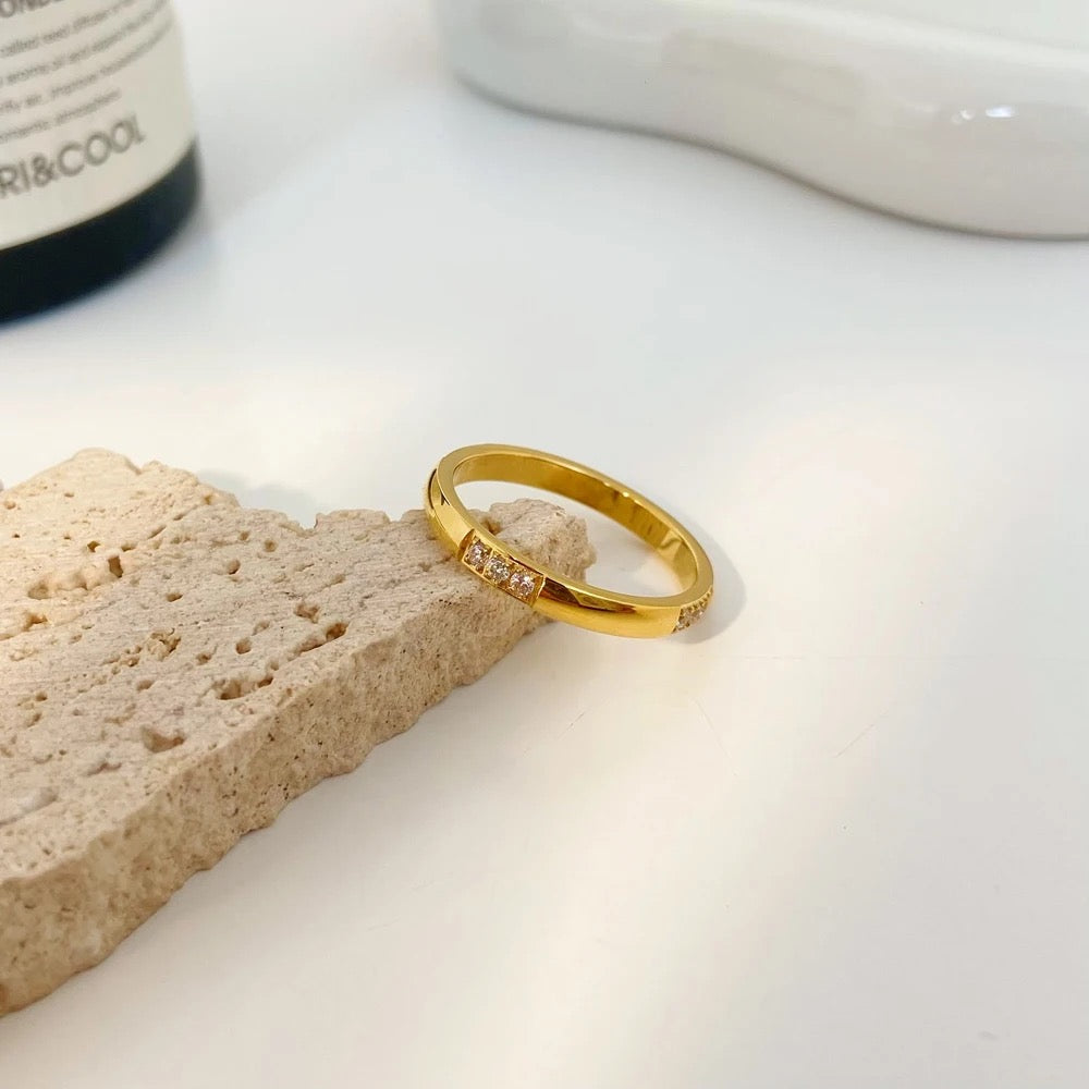 Carryallco Minimalist Diamond Ring