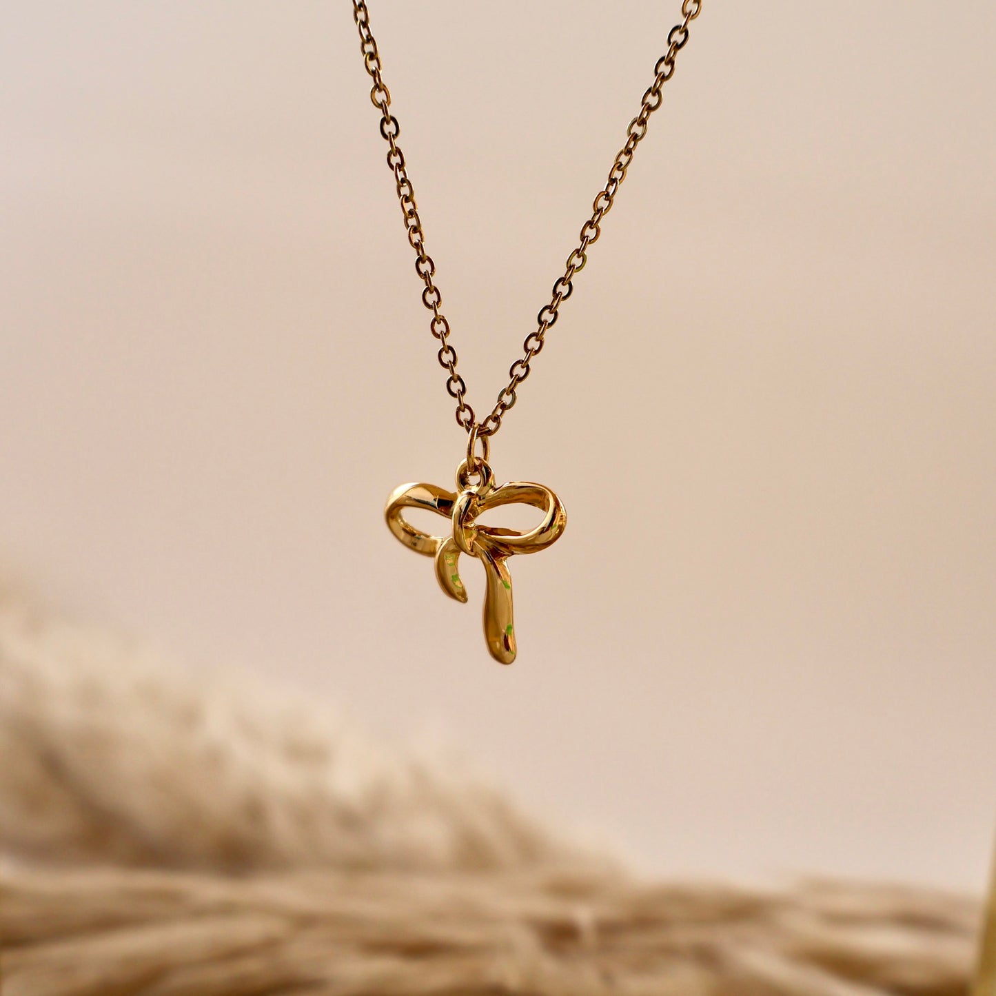 Carryallco Bow Knot Pendant with Linked Chain