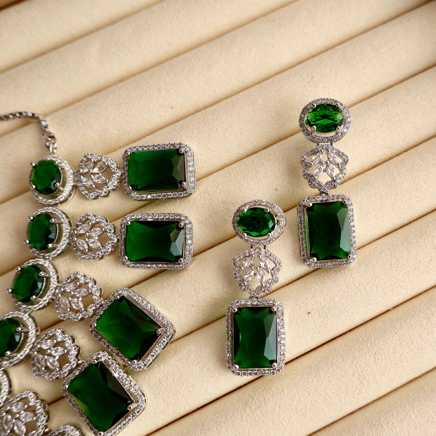 Carryallco Emerald Blossom Necklace